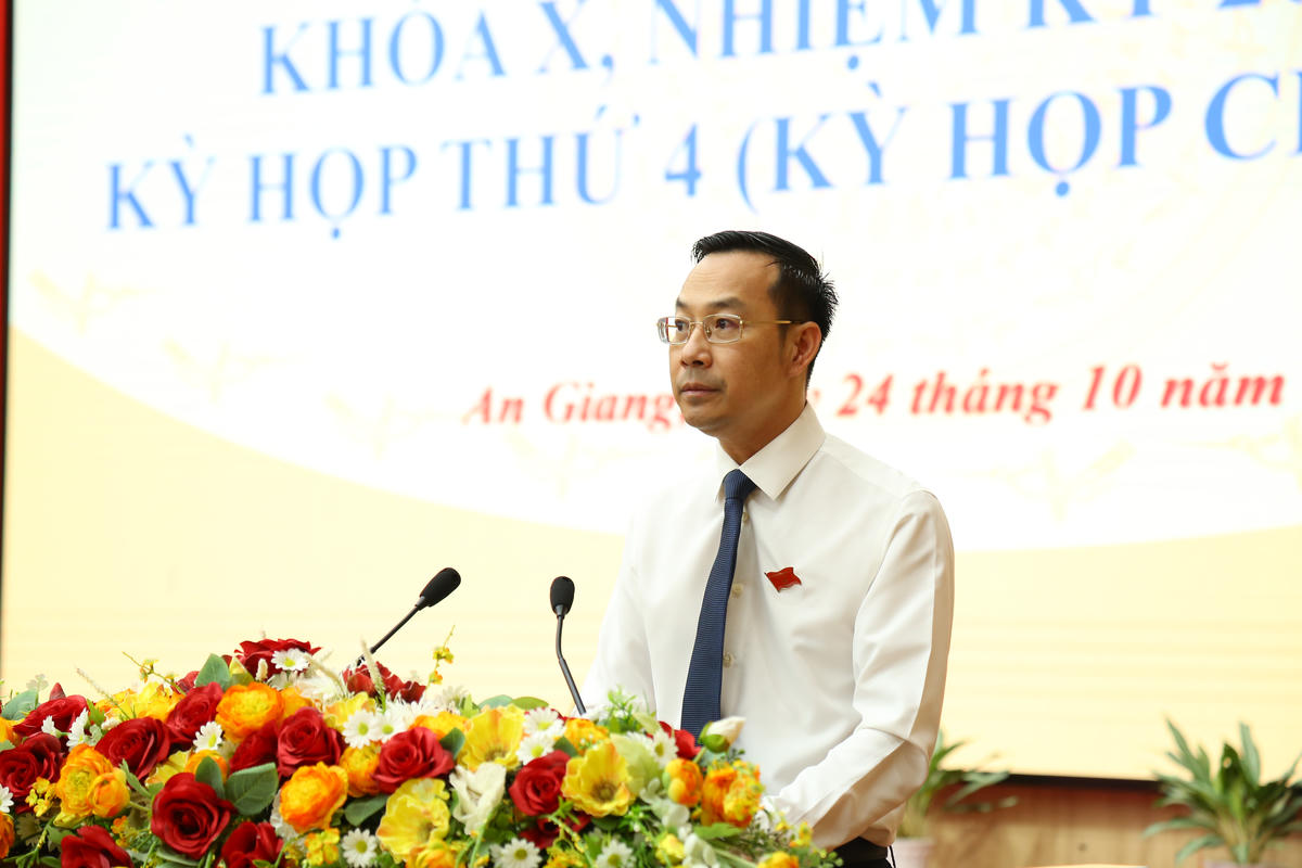 Ông Nguyễn Thanh Nhàn - Phó Bí thư Thường trực Tỉnh ủy, Chủ tịch HĐND tỉnh An Giang phát biểu tại kỳ họp.