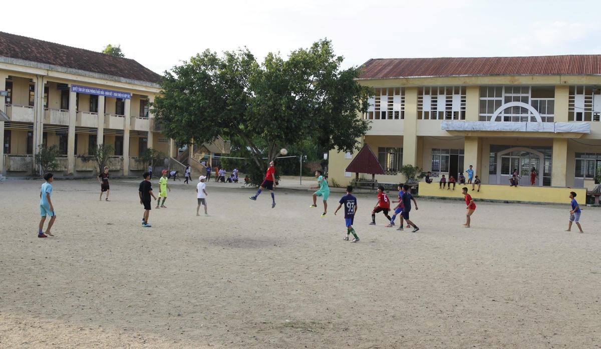 Một ngôi trường ở miền núi tỉnh Quảng Ngãi. Ảnh: CV.