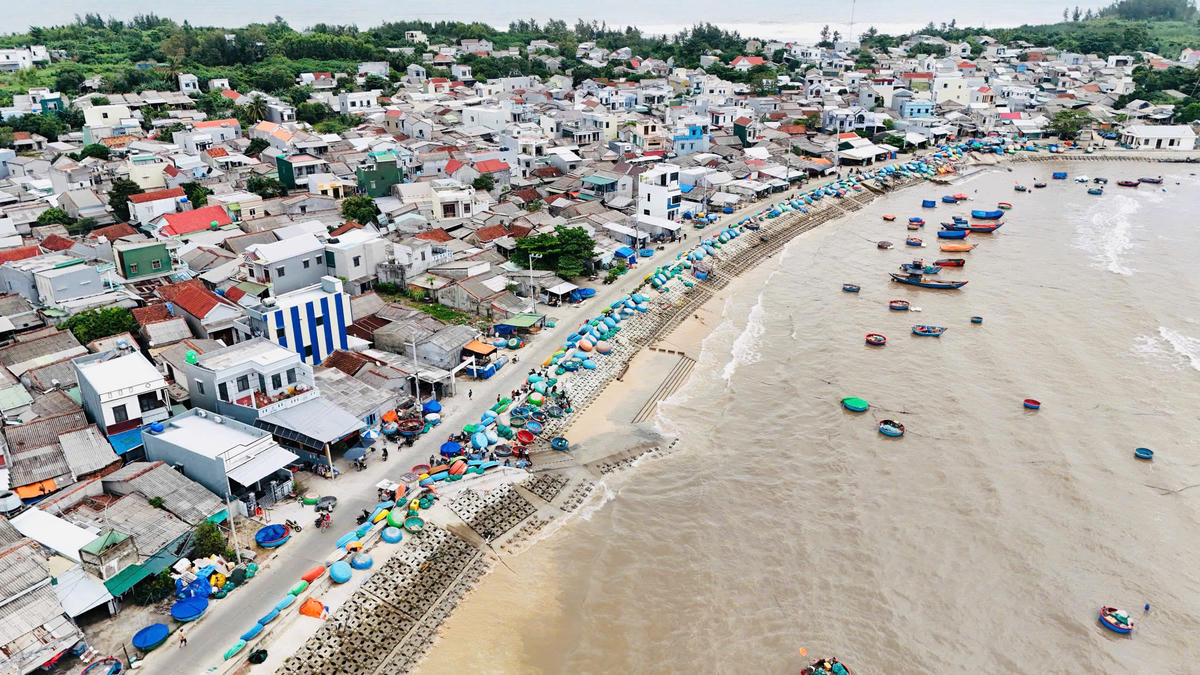 Một góc làng thôn Phước Thiện, xã Vạn Tường. Ảnh: CV,