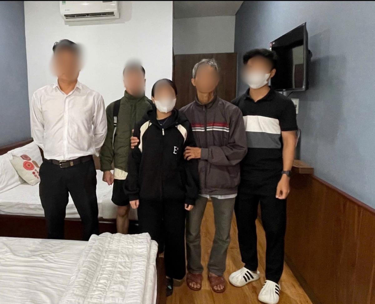 Nữ sinh N. được giải cứu khi bị "bắt cóc online". Ảnh: Nguyễn Tú.