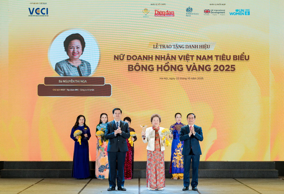 Madame Nguyễn Thị Nga - Chủ tịch Tập đoàn BRG lần thứ 6 vinh dự nhận danh hiệu TOP 10 “Nữ doanh nhân Việt Nam tiêu biểu – Bông hồng Vàng”