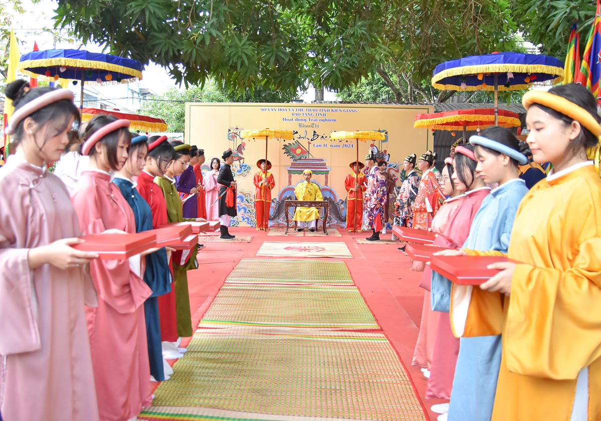 Cần tạo thêm không gian để các em học sinh có thêm nhiều trải nghiệm, giao lưu, tham gia hoạt động ngoại khóa để tăng cảm xúc tích cực, giảm áp lực và nguy cơ bạo lực. Ảnh Nguyễn Minh.