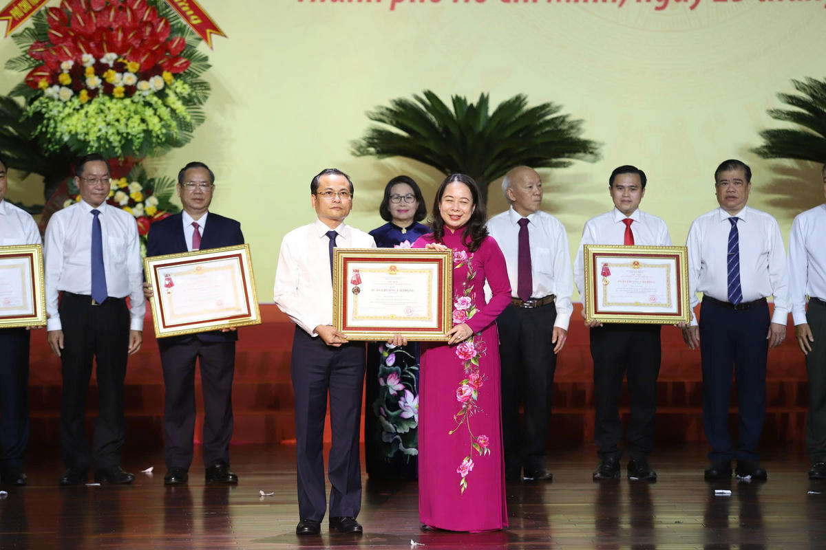 TP HCM tôn vinh nhiều tập thể, cá nhân trong phong trào thi đua yếu nước giai đoạn 2020 - 2025. Ảnh; T.T