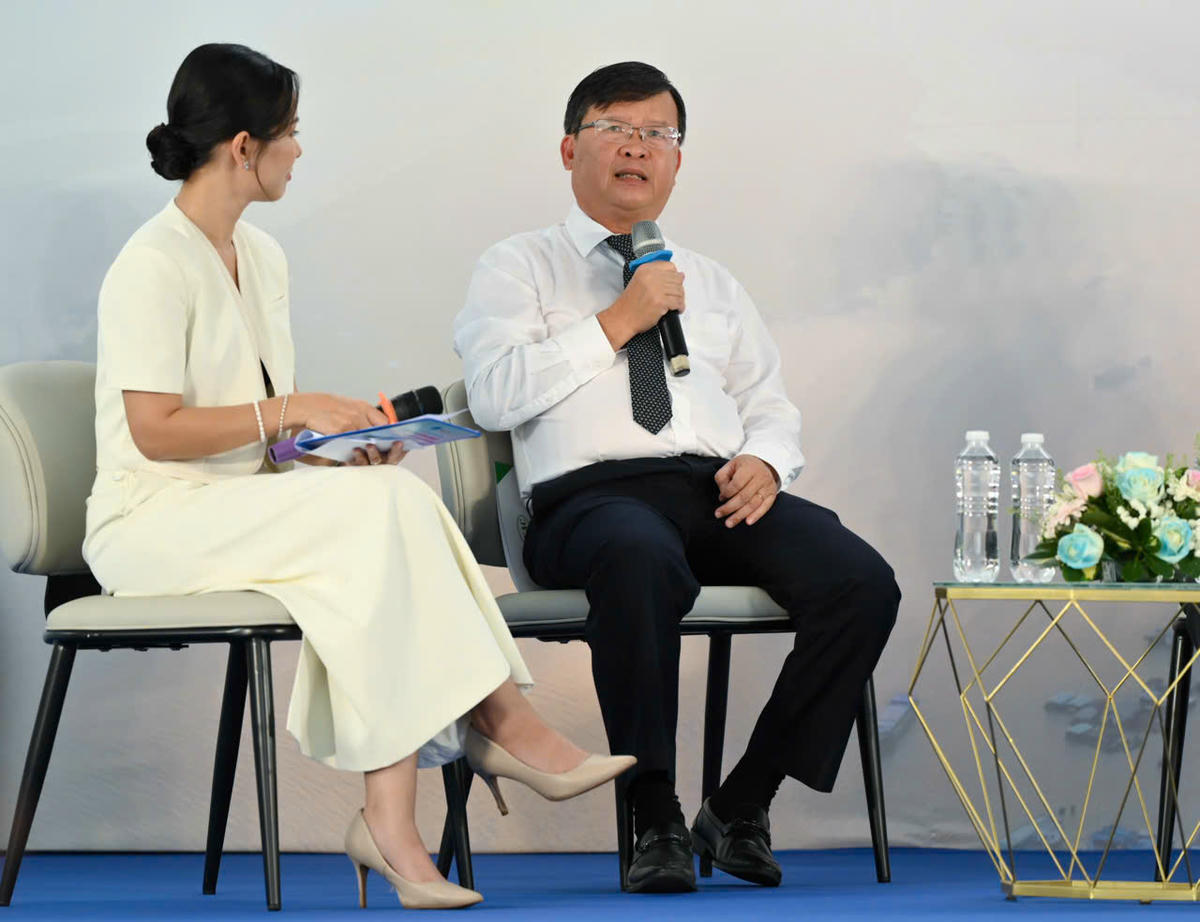 BS.CKII. Huỳnh Minh Trúc – Giám đốc Trung tâm Kiểm soát bệnh tật TP Cần Thơ thông tin về tình hình bệnh sốt xuất huyết tại Cần Thơ. Ảnh TK.