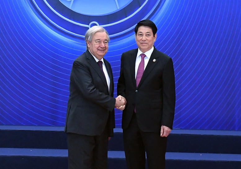 Chủ tịch nước Lương Cường và Tổng Thư ký Liên Hợp Quốc Antonio Guterres tại Lễ mở ký Công ước Hà Nội - Ảnh VGP/Hải Minh.