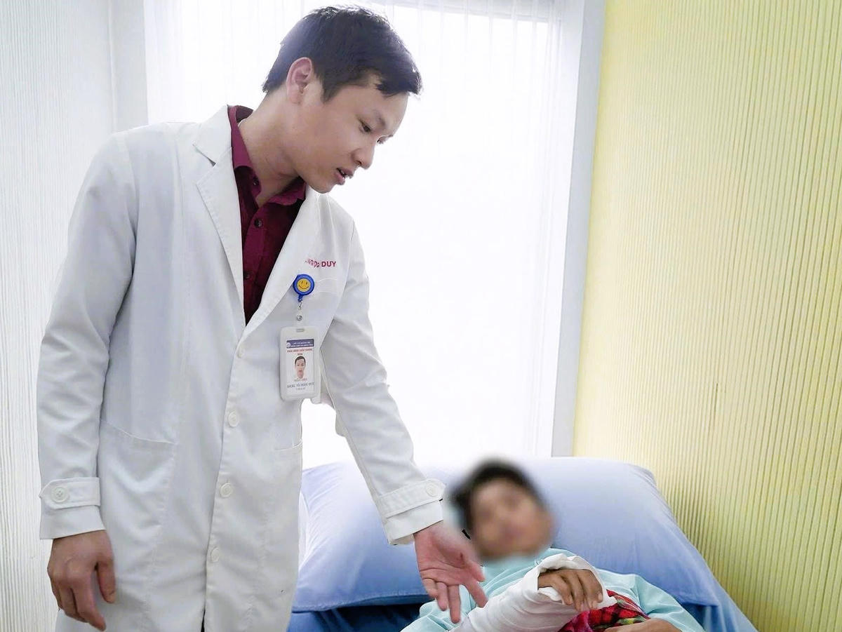 Bệnh nhân H.V.D. đã xuất viện sau 3 tuần điều trị tại Bệnh viện Đa khoa tỉnh Quảng Trị. Ảnh: BV.