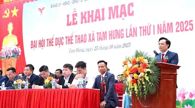  Chủ tịch UBND xã Tam Hưng Bùi Đình Thái phát biểu khai mạc Đại hội. Ảnh: TL.