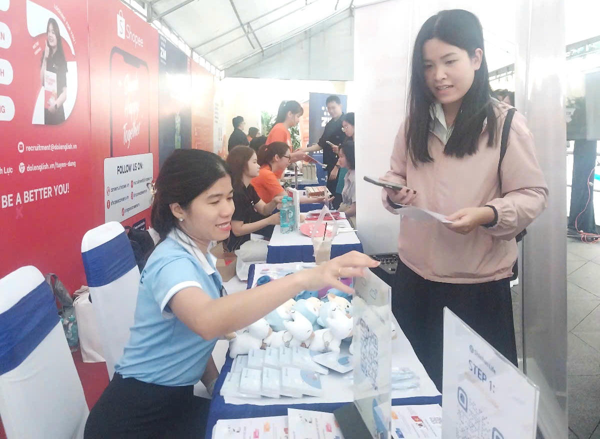 Nhiều sinh viên mong muốn tìm nơi thực tập hoặc viêc làm đúng với ngành học. Ảnh: S.X