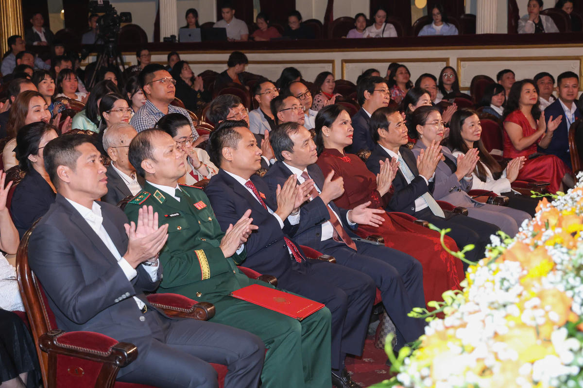 Các đại biểu tham dự chương trình. Ảnh: Quang Vinh.