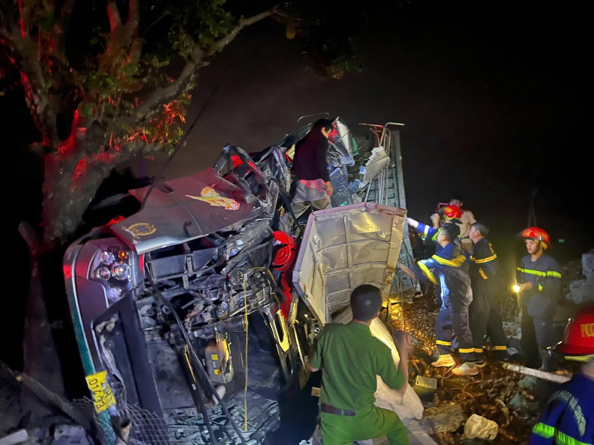 Hơn 30 chiến sỹ được huy động để giải cứu nạn nhân. Ảnh: Công an tỉnh Lai Châu.