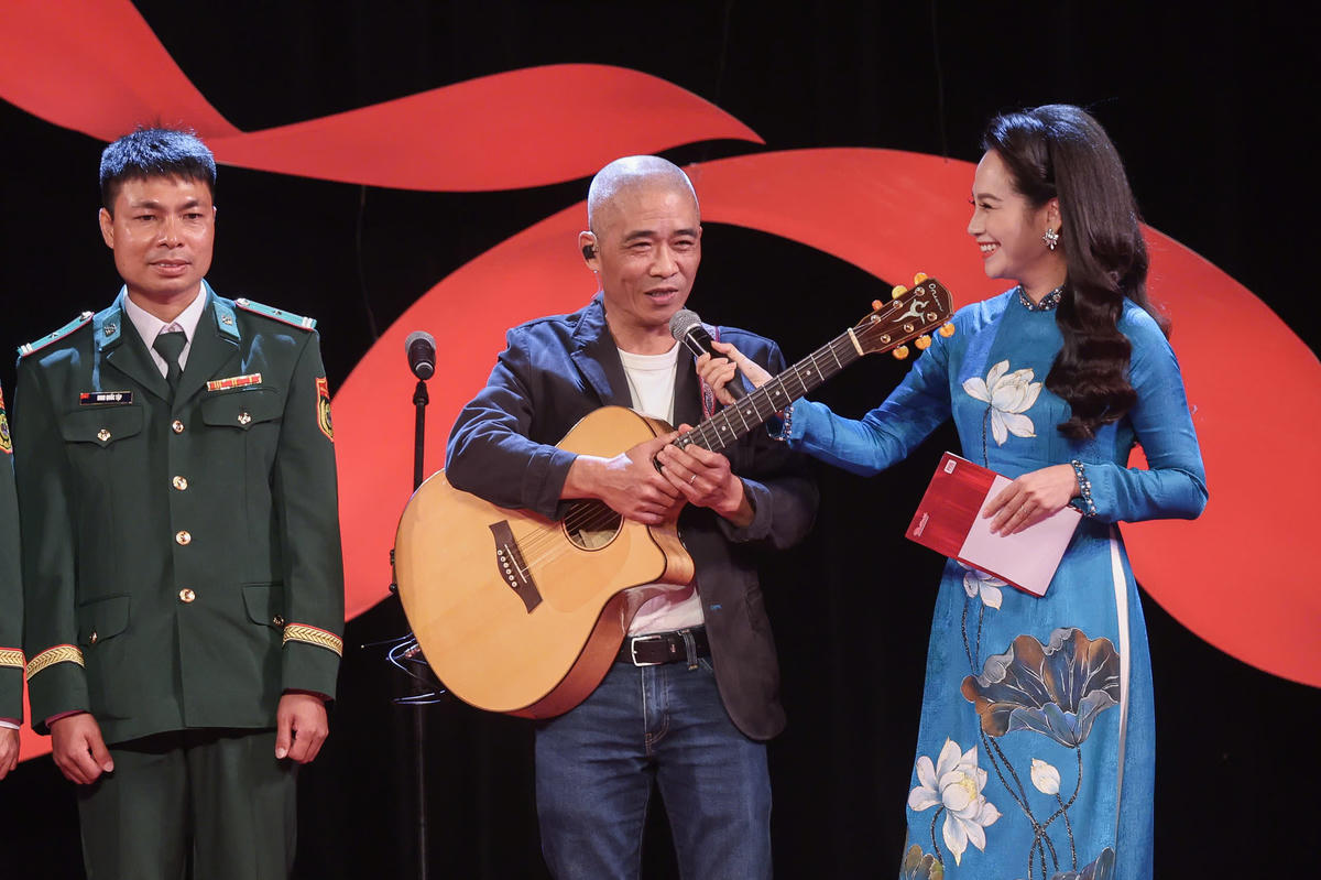 Nhạc sĩ Trương Quý Hải giao lưu với khán giả tại chương trình. Ảnh: Quang Vinh.