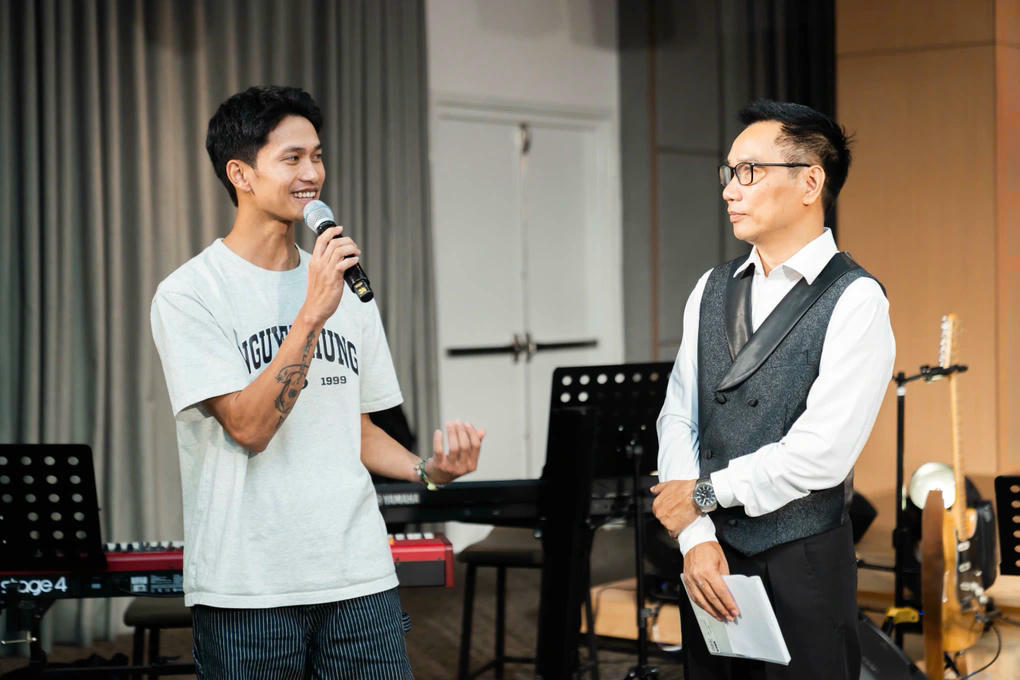 Ca sĩ Nguyễn Hùng có mặt trong buổi ra mắt MV. Ảnh: BTC.