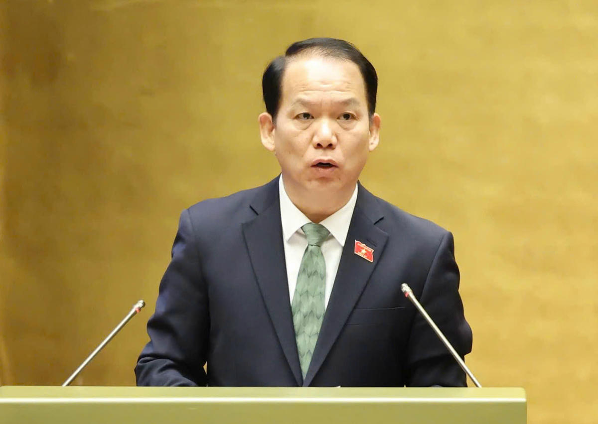 Chủ nhiệm Ủy ban Pháp luật và Tư pháp của Quốc hội Hoàng Thanh Tùng trình bày tóm tắt các Báo cáo giải trình, tiếp thu, chỉnh lý về 4 dự thảo. Ảnh: Quang Vinh.