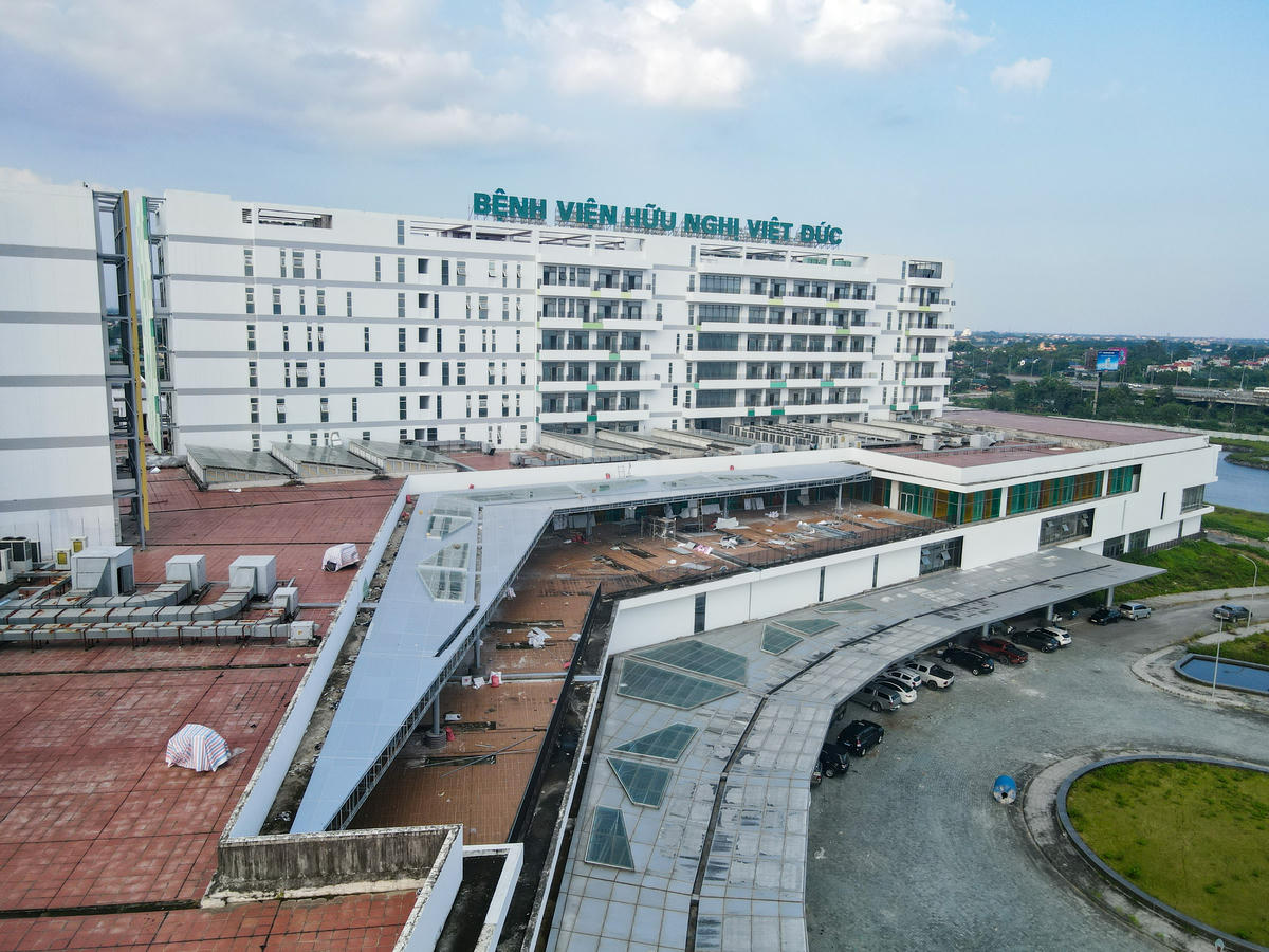 Theo Bộ Y tế, sau hơn 10 năm xây dưng, đến nay, dự án đã hoàn thành khoảng 90 - 95% khối lượng công việc. Ảnh: Đình Minh.