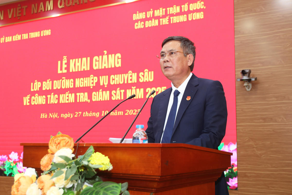 Ông Trần Thắng, Phó Bí thư Đảng ủy, Chủ nhiệm Ủy ban Kiểm tra Đảng ủy MTTQ, các đoàn thể Trung ương phát biểu tại buổi lễ. Ảnh: Tiến Đạt.