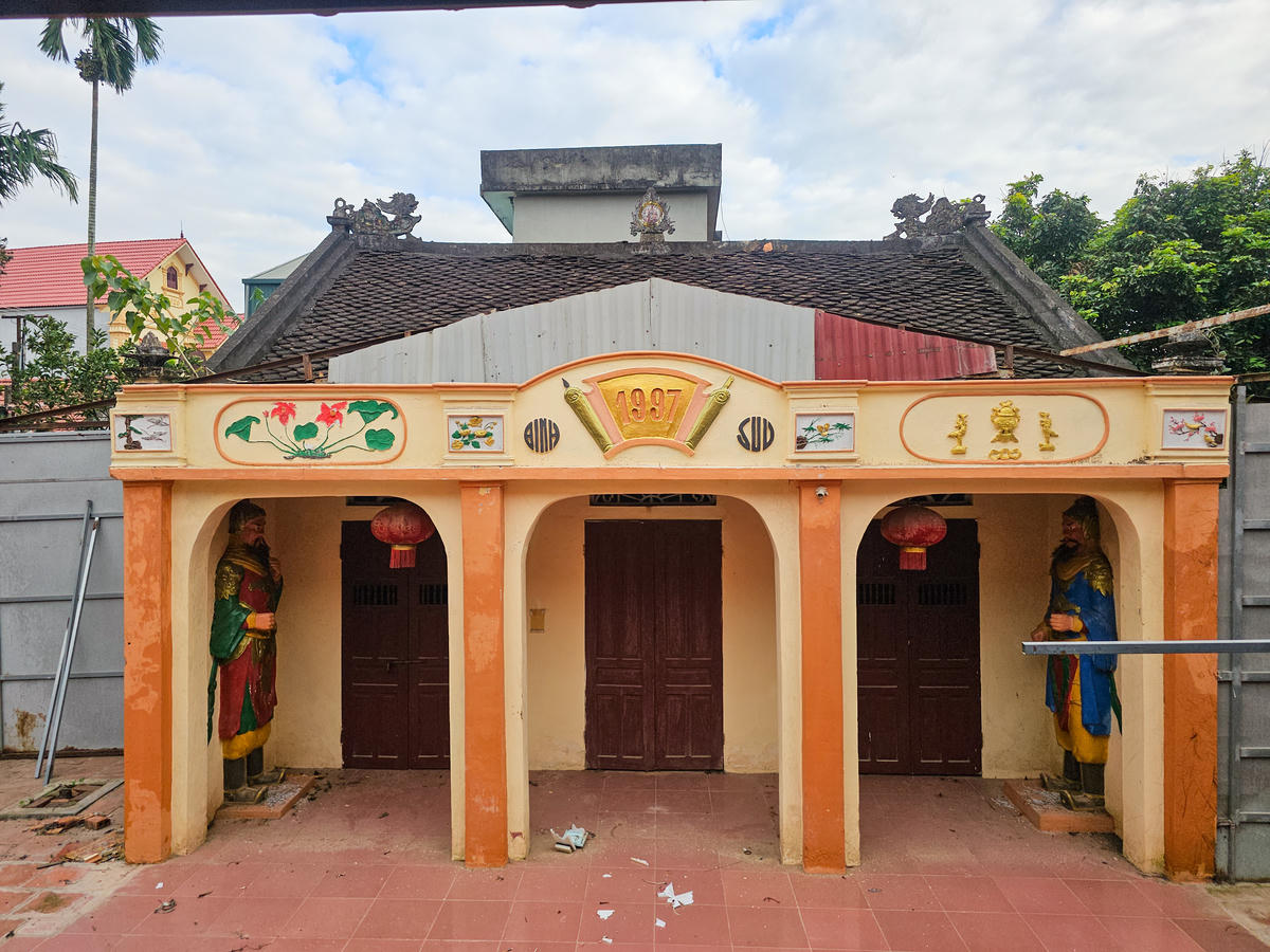 Hậu cung phía sau đình Thanh Nga từng được trùng tu năm 1997, đến nay tiếp tục được tôn tạo. Ảnh: Đình Minh