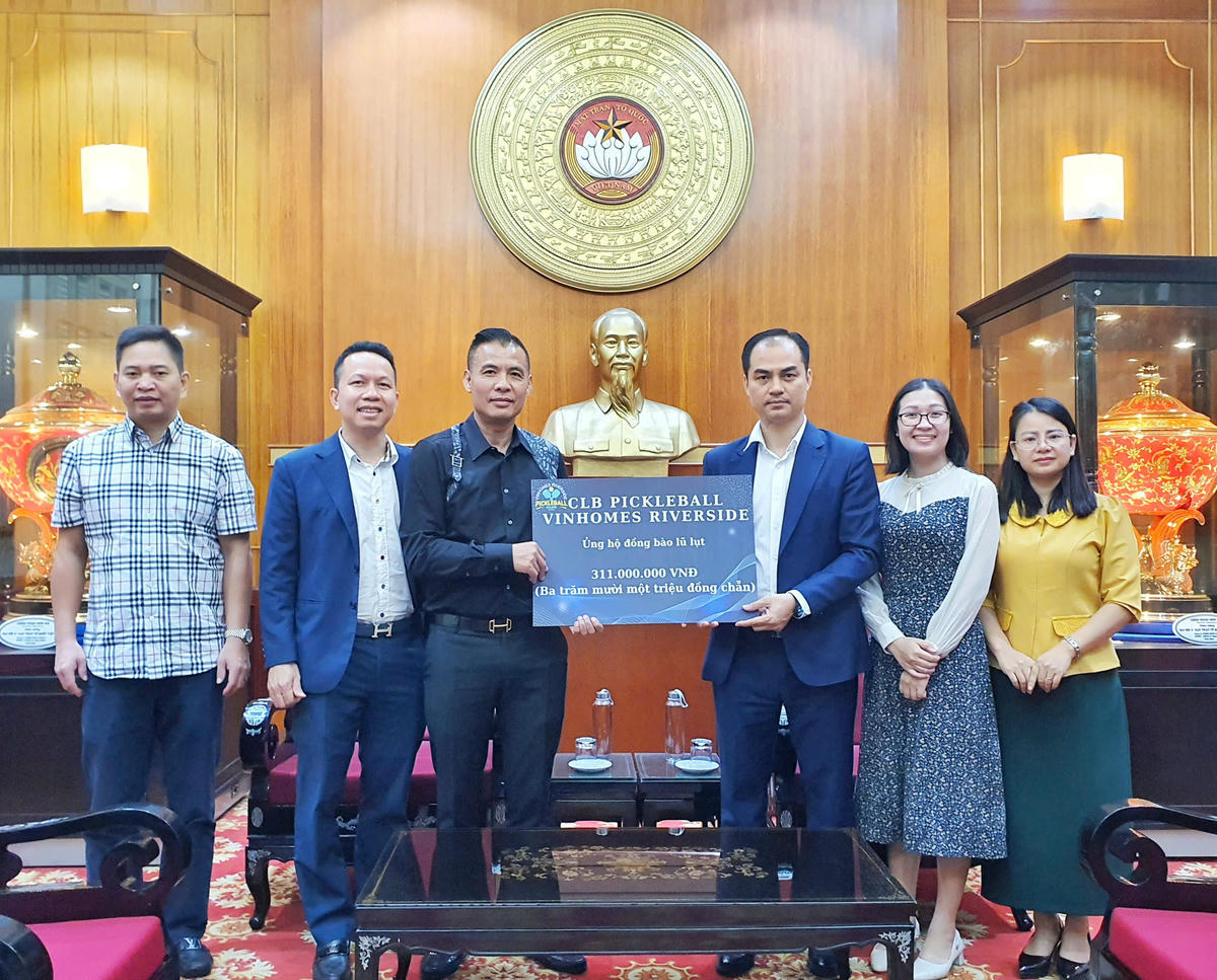 Ủy ban Trung ương MTTQ Việt Nam tiếp nhận ủng hộ và trao Thư cảm ơn của Chủ tịch Ủy ban Trung ương MTTQ Việt Nam tới Câu lạc bộ Pickleball Vinhomes Riverside ủng hộ số tiền 311 triệu đồng.