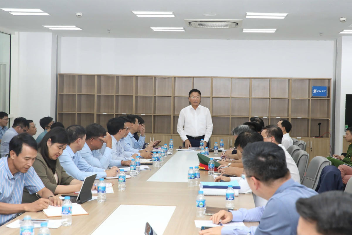 Phó Thủ tướng Lê Thành Long kết luận buổi làm việc. Ảnh: Đại Nghĩa.