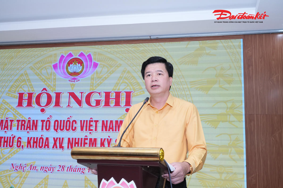 Ông Nguyễn Đình Hùng - Ủy viên BTV Tỉnh ủy, Phó Chủ tịch Thường trực Ủy ban MTTQ tỉnh Nghệ An phát biểu tại Hội nghị. Ảnh: ĐB.