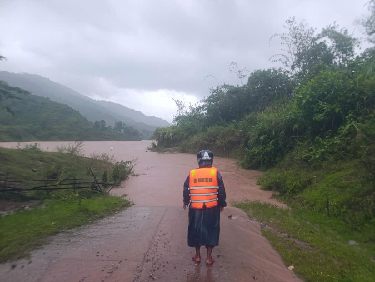 Mưa lớn gây ngập lụt, chia cắt nhiều nơi ở tỉnh Quảng Trị. Ảnh: BP.