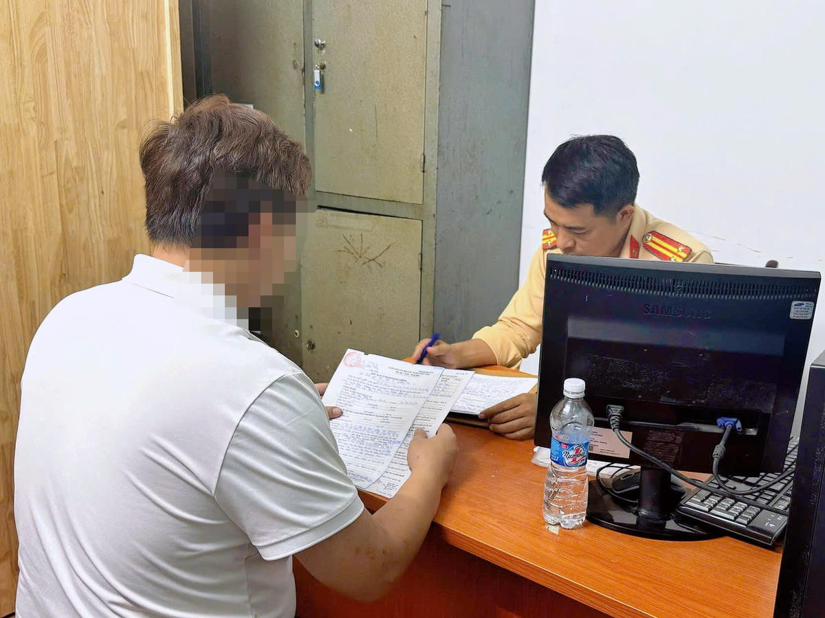 Đại diện Công ty quảng cáo làm việc tại cơ quan công an.