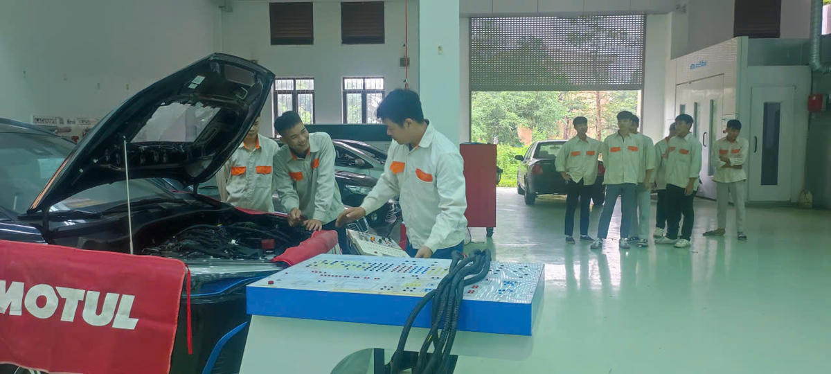 Công nghệ ô tô được đánh giá là ngành thế mạnh của Trường Cao đẳng nghề Hà Nam.