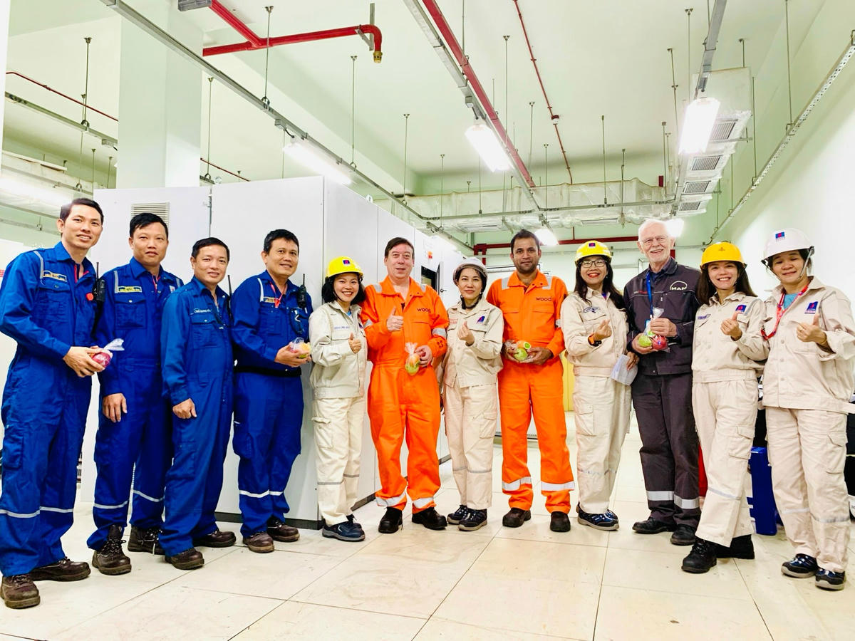 Công đoàn BSR tặng trái cây, nước uống cho đối tác, nhà thầu thực hiện BDTT NMLD Dung Quất lần 5 năm 2024