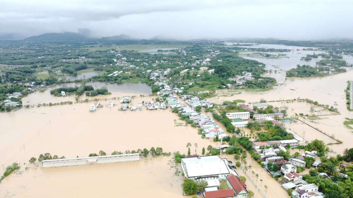 Nhiều khu vực TP Đà Nẵng bị ngập sâu. Ảnh: T. Thành.