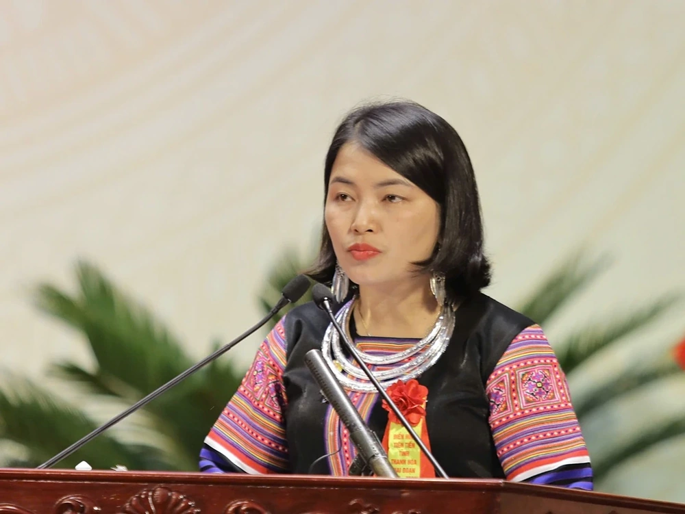 Bà Thao Thị Mè - Chủ tịch Uỷ ban MTTQ xã Nhi Sơn trình bày tham luận tại Đại hội. Ảnh: Minh Hiếu