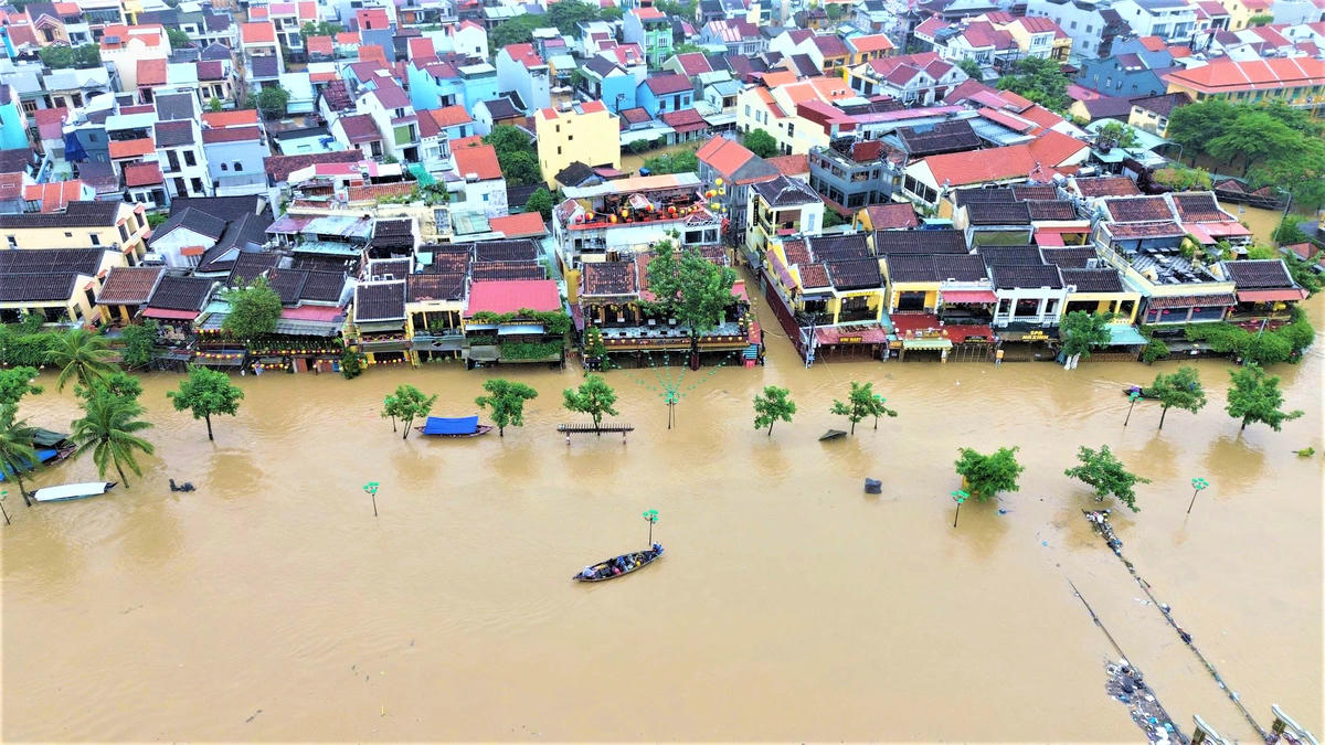 Một góc phường Hội An bị ngập nước sâu. Ảnh: C.Đại.