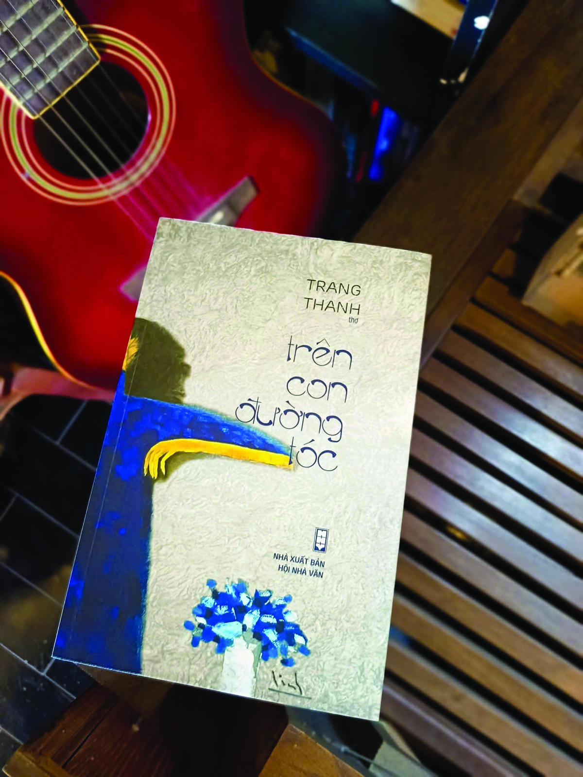 Bìa sách “Trên con đường tóc”.