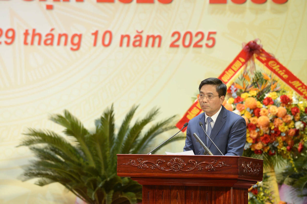 Bí thư Tỉnh ủy Nguyễn Doãn Anh tiếp thu ý kiến chỉ đạo của Phó Chủ tịch nước. Ảnh: Minh Hiếu