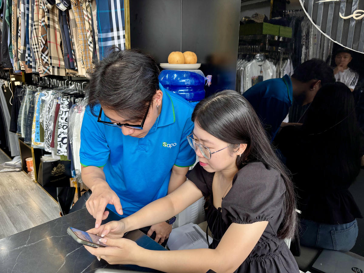 Hỗ trợ hộ kinh doanh sử dụng công nghệ. Ảnh: H.H.