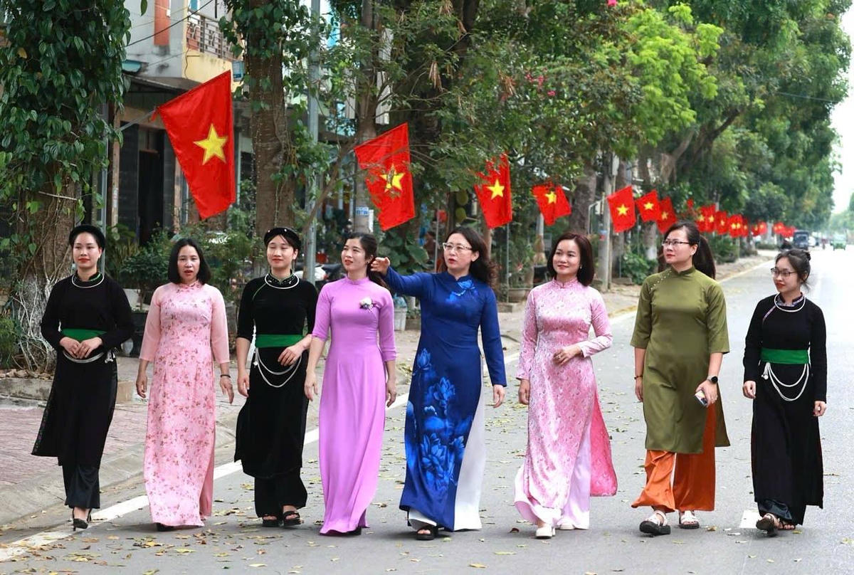 Để Mặt trận thực sự là “cầu nối vững chắc” giữa Đảng, chính quyền và Nhân dân, MTTQ Việt Nam tỉnh Lào Cai xác định trọng tâm là đổi mới mạnh mẽ nội dung, phương thức hoạt động, hướng về cơ sở, bảo đảm mọi việc làm của Mặt trận đều xuất phát từ quyền lợi, nguyện vọng chính đáng của Nhân dân. Ảnh: Thanh Xuân.