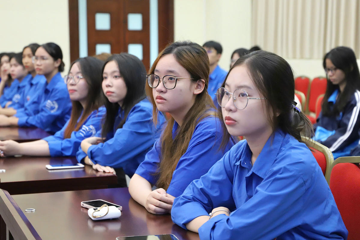 Các đoàn viên tham dự diễn đàn. Ảnh: Minh Hiển.