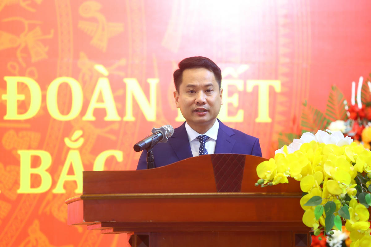 Ông Trương Thành Trung, Tổng Biên tập Báo Đại đoàn kết phát biểu chỉ đạo và giao nhiệm vụ cho Văn phòng khu vực miền núi phía Bắc. Ảnh: Lê Khánh.