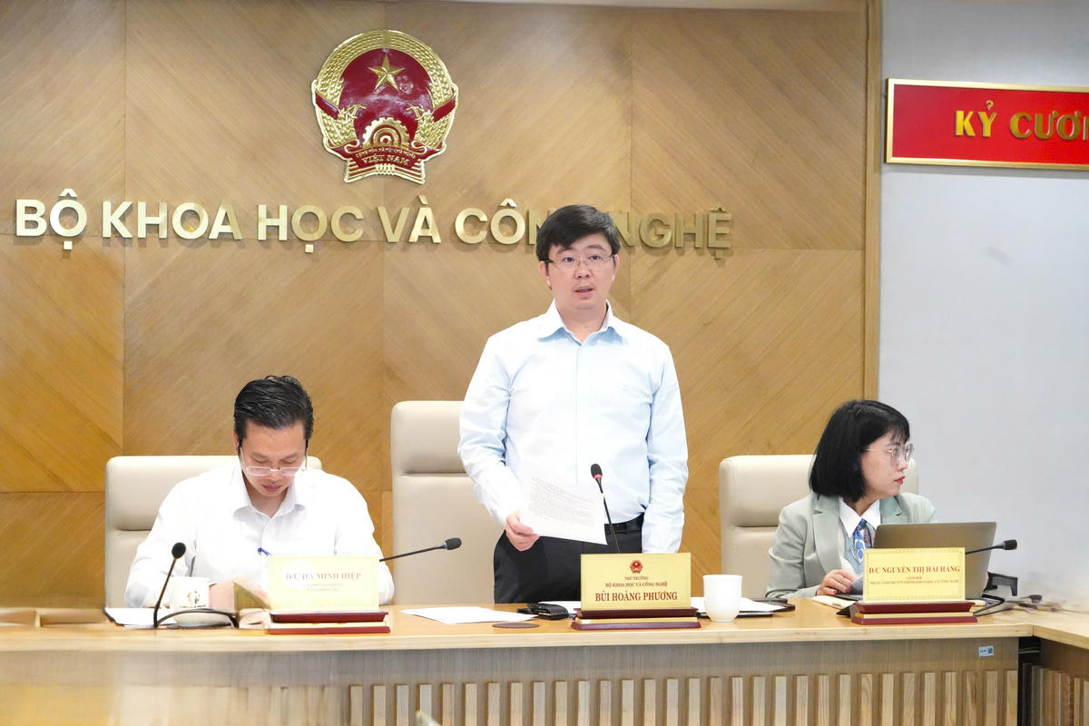 Thứ trưởng Bộ KHCN Bùi Hoàng Phương phát biểu kết luận buổi họp báo. Ảnh: Bộ KHCN.