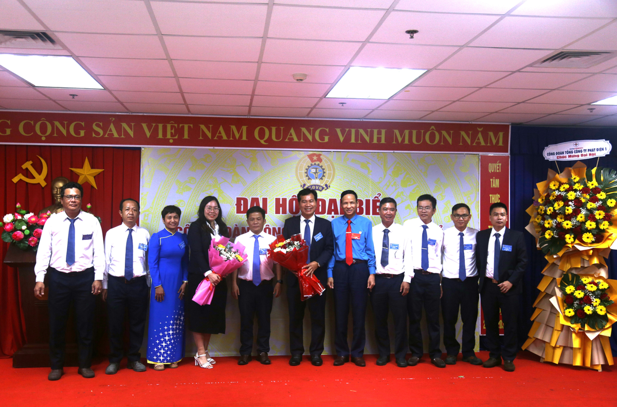 Ban Chấp hành Công đoàn Công ty Nhiệt điện Duyên Hải khóa III ra mắt, nhận nhiệm vụ và hạ quyết tâm trước Đại hội.