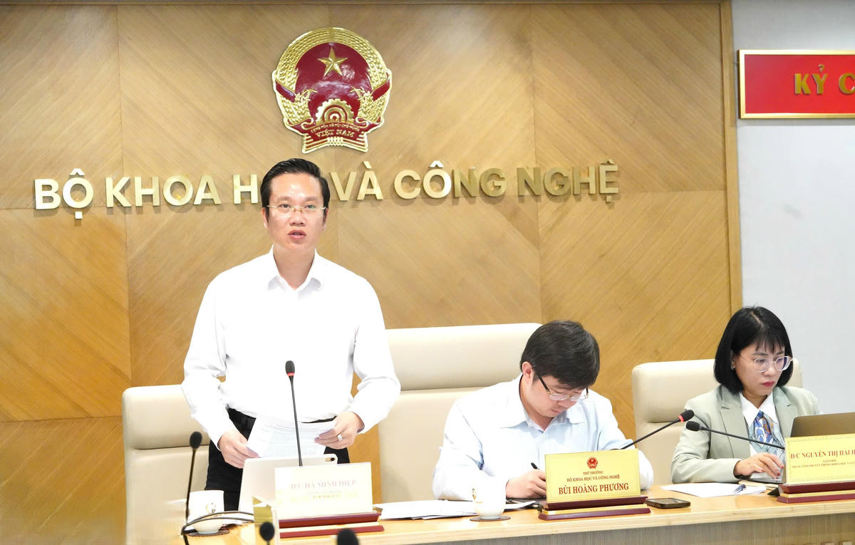 Chánh Văn phòng Bộ KHCN Hà Minh Hiệp phát biểu tại họp báo.