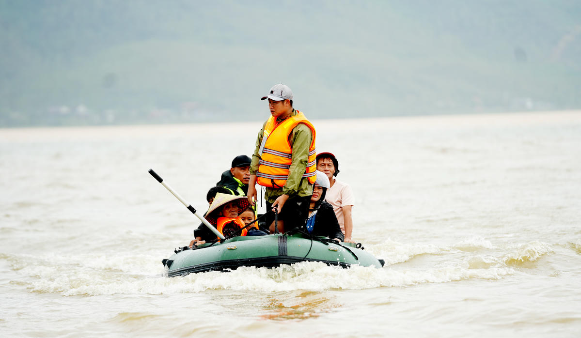 Chính quyền tỉnh Hà Tĩnh tiếp tục theo dõi diễn biến thời tiết, chỉ đạo lực lượng tại chỗ rà soát, kiểm tra các khu vực nguy cơ cao, đồng thời chuẩn bị phương án hỗ trợ. Ảnh: Cẩm Kỳ 