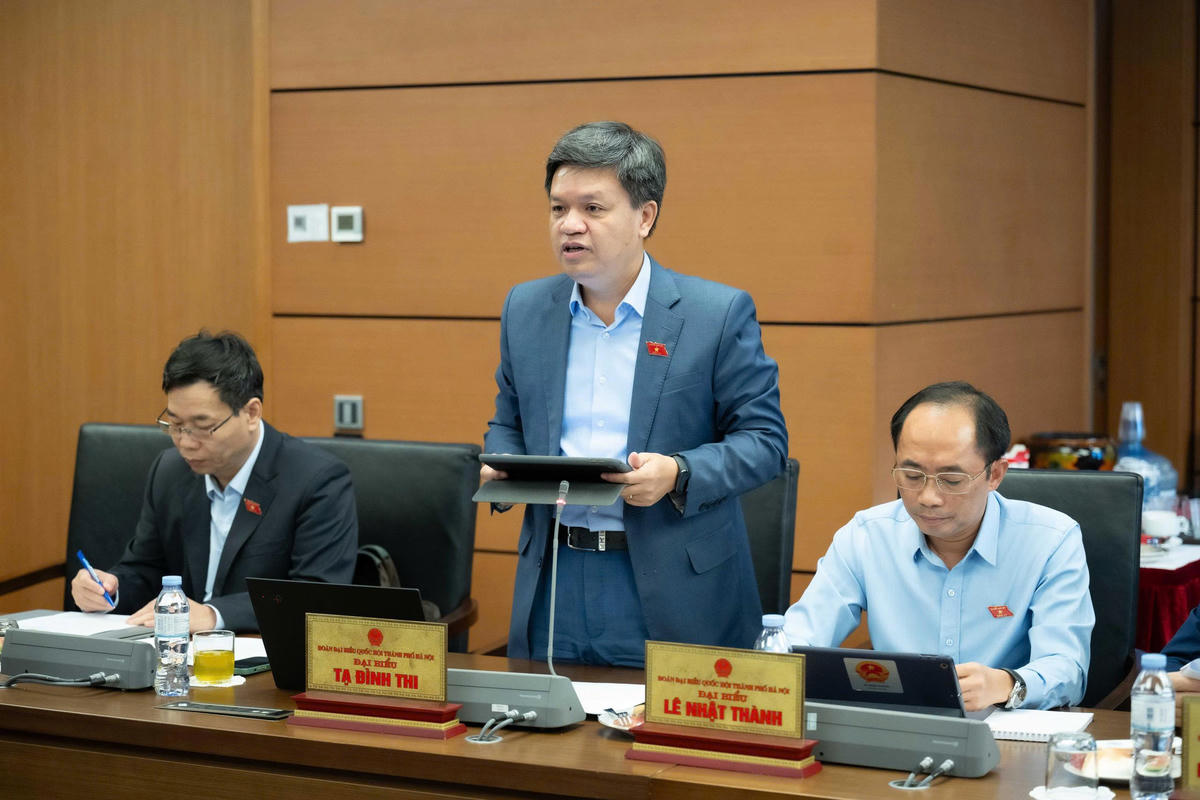 Đại biểu Tạ Đình Thi (Đoàn Hà Nội) phát biểu. Ảnh: Quang Vinh.