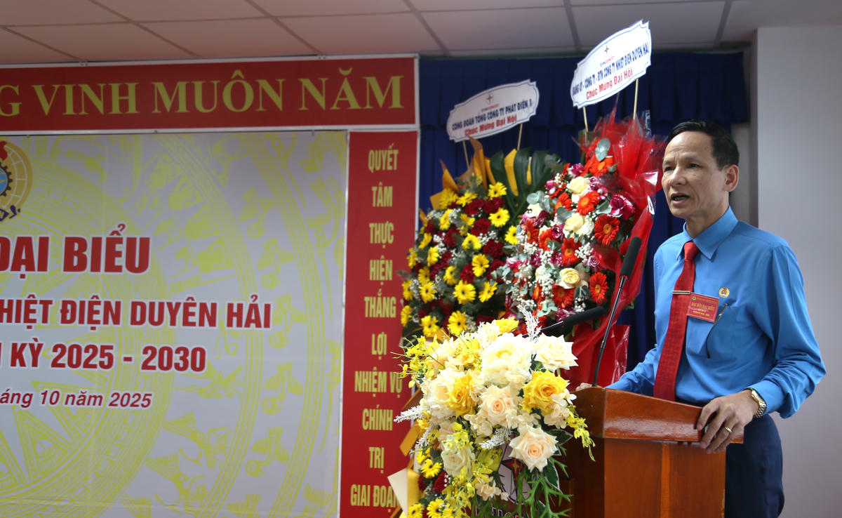 Đồng chí Trần Doãn Thành – Chủ tịch Công đoàn Tổng công ty Phát điện 1 phát biểu, biểu dương thành tích và định hướng hoạt động Công đoàn trong thời gian tới.