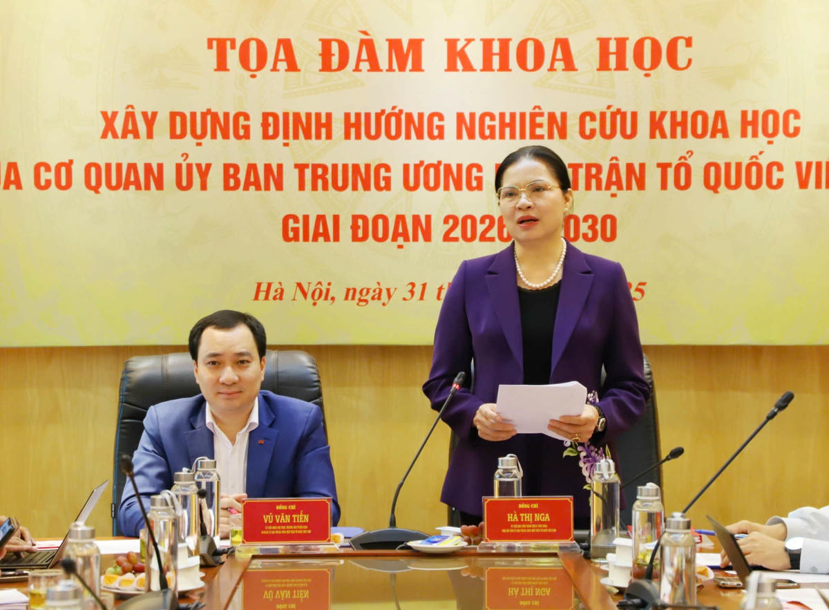 Bà Hà Thị Nga, Phó Chủ tịch UBTƯ MTTQ Việt Nam phát biểu tại tọa đàm. Ảnh: N. P