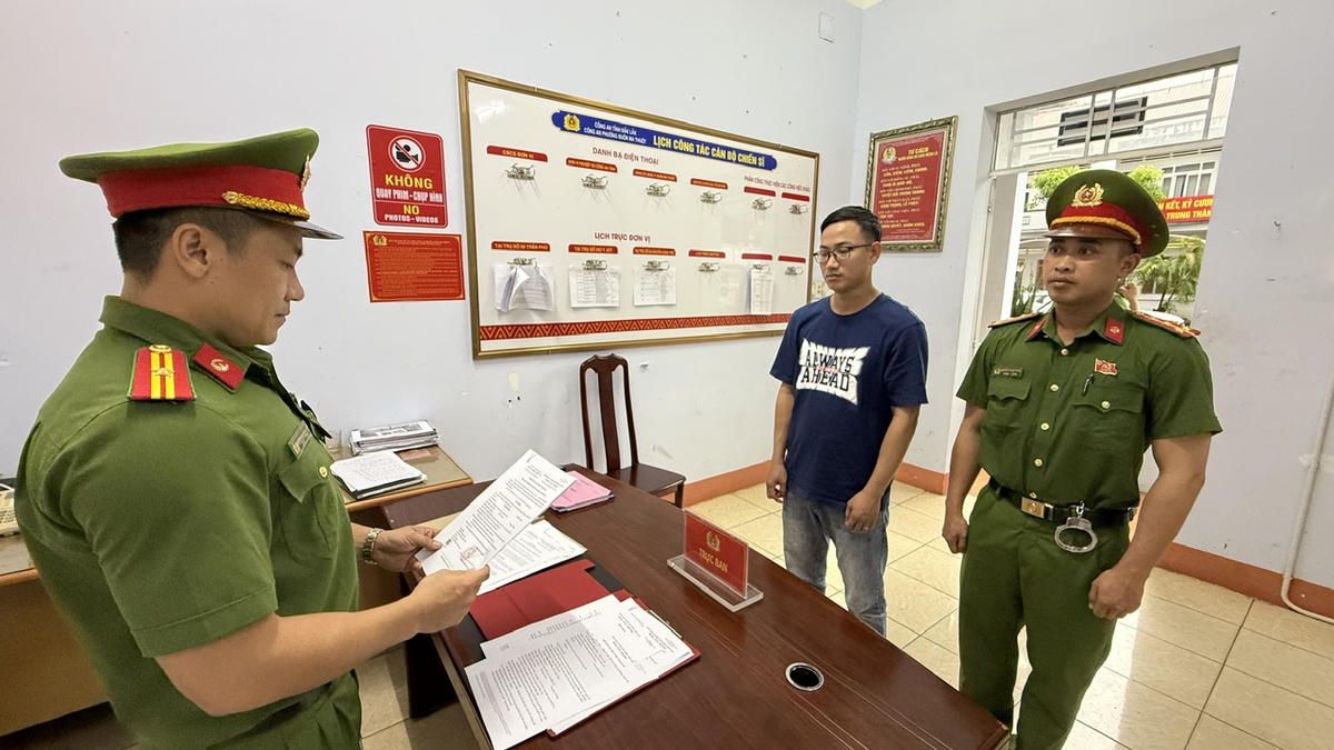 Đối tượng tại cơ quan điều tra. Ảnh: SĐ.