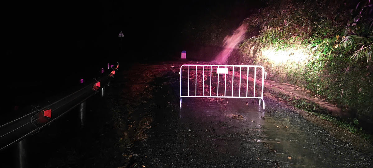 Cảnh báo khu vực nguy hiểm tại xã Tuyên Bình. Ảnh: UB.