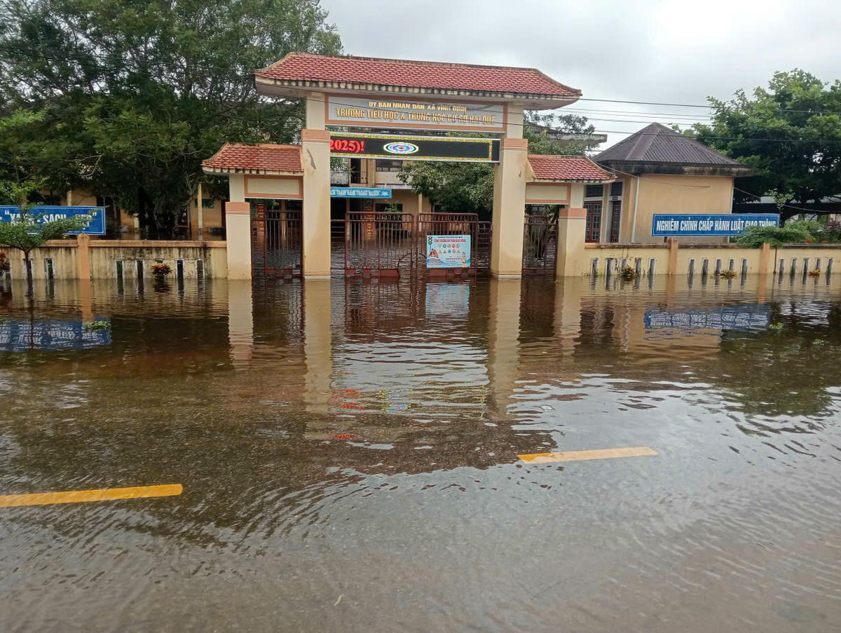 Hơn 10.000 học sinh tại tỉnh Quảng Trị tạm nghỉ học. Ảnh: UBX.