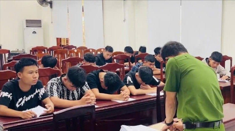 Các đối tượng tại cơ quan Công an. Ảnh: Công an cung cấp.