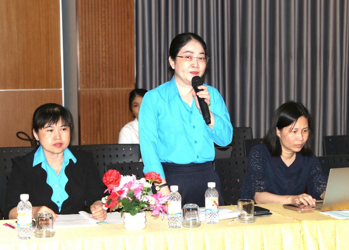 Đại biểu phát biểu ý kiến tại hội nghị.