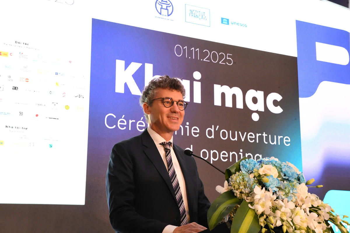 Trưởng đại diện UNESCO tại Việt Nam Jonathan Wallace Baker chia sẻ tại lễ khai mạc. Ảnh: Phạm Sỹ.