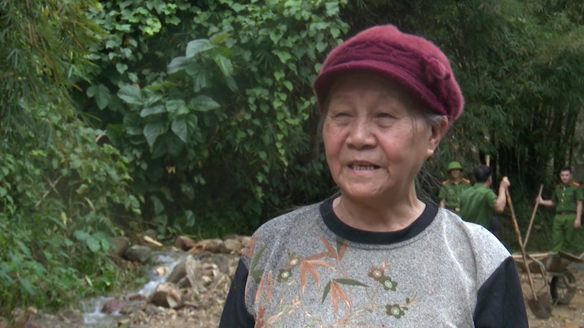 Bà Nguyễn Thị Lài, người dân thôn Tắk Lũ chia sẻ. Ảnh: CV..